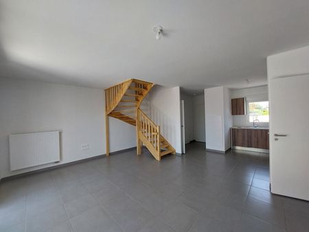 Location Maison 4 pièces 87m² - Photo 2