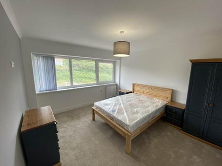 3 bedroom flat to rent - Photo 2