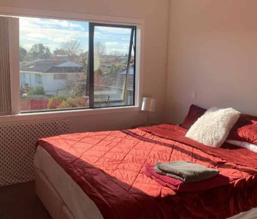 Sunny Three Bedroom Townhouse - Photo 2