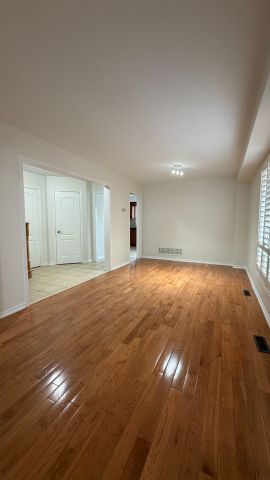 For Lease - 3350 Crimson King Circle, Mississauga, Ontario - Photo 3