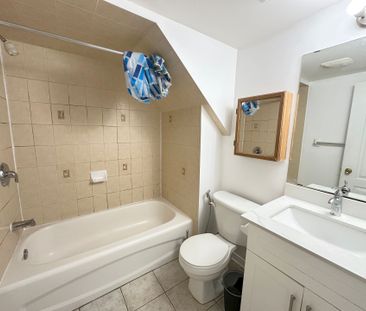 For Lease - 124 Meandering Trail, Toronto, Ontario - Photo 2