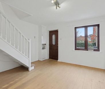 2 bedroom end of terrace house to rent - Photo 2