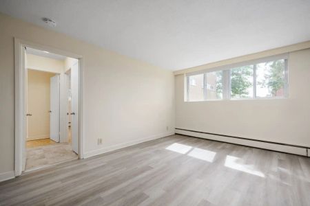 Parkwood Hills Residences — 2 Bedroom - Walk-Up - Photo 3