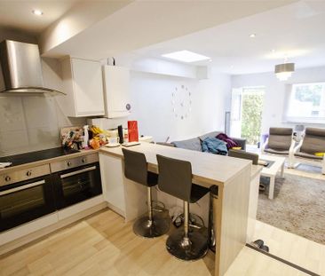 6 bedroom house to rent - Photo 1