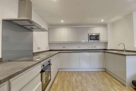 Stride Avenue, Portsmouth, PO3 - Photo 3