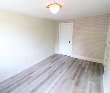 For Lease - 18 Glenvalley Drive, Toronto, Ontario - Photo 2