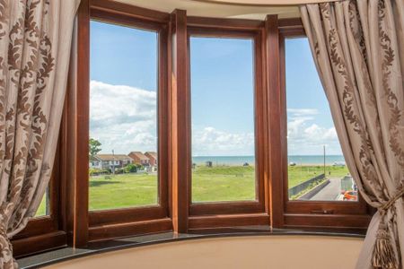 4 bedroom detached house to rent - Photo 2