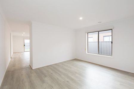 FAMILY HOME! - Photo 3