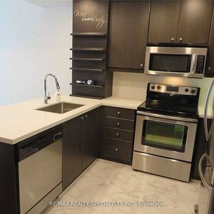 Hurontario / Absolute Ave. Stunning 1Bdrm +Den New Counter In Kitchen - Photo 2