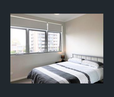 Top Floor, 2 Bed, 2 Bath Apartment in Fantastic Location! - Photo 3