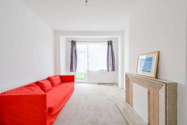 Stirling Road, Wood Green, N22 - Photo 1