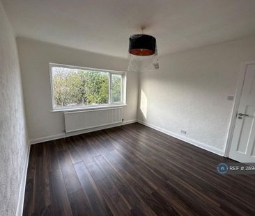 4 bedroom semi-detached house to rent - Photo 2