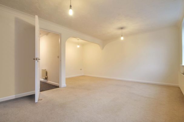 Sissinghurst Drive, Thrapston - Photo 1