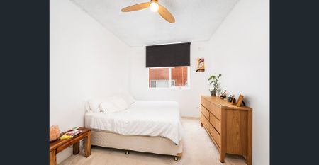 Bright and airy apartment with wooden floors - quiet street - Photo 3