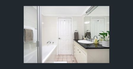 North-Facing Garden Apartment with Parking - Photo 4