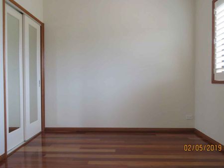 STUNNING FAMILY RESIDENCE!! - Photo 3