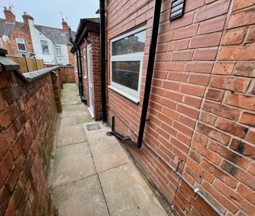 4 bedroom terraced house to rent - Photo 5