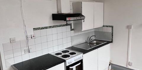 1 Bed Flat, Lewis Grove, SE13 - Photo 2