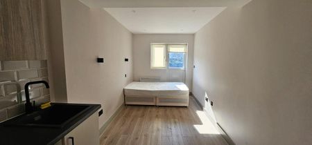 Studio to rent - Photo 2
