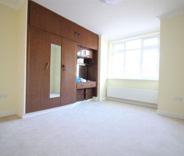 Hanson Gardens, Southall - Photo 3