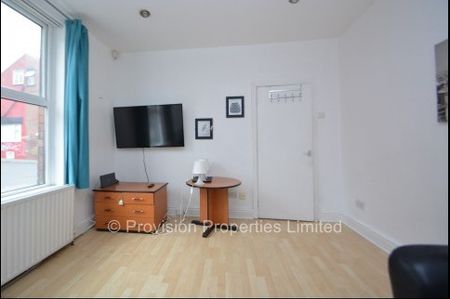 4 Bedroom Houses Hyde Park Leeds - Photo 4