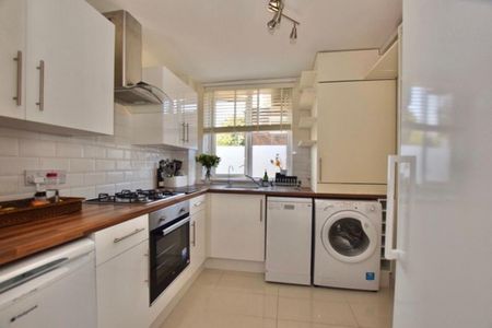 4 bedroom flat to rent - Photo 4