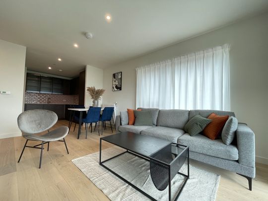 2 Bed Flat, Royal Crest Avenue, E16 - Photo 1