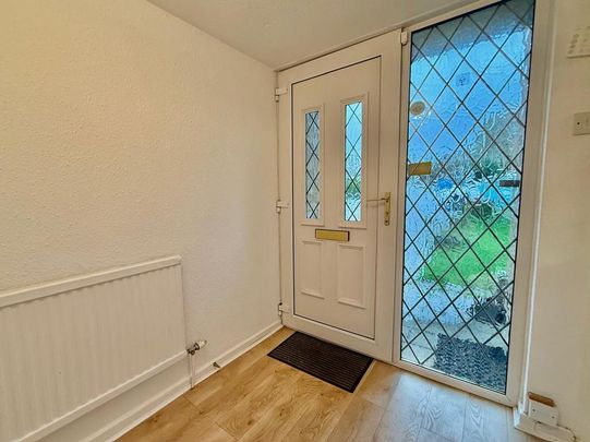 4 bedroom link detached house to rent - Photo 1