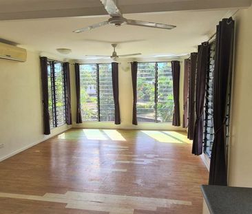 LEASE BREAK: 3 BEDROOM ELEVATED HOME WITH A BIG YARD - Photo 2
