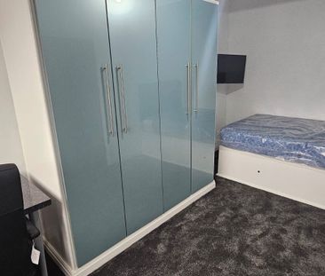 5 Bed - 27 Richmond Avenue, Headingley, Leeds - LS6 1BZ - Student - Photo 5