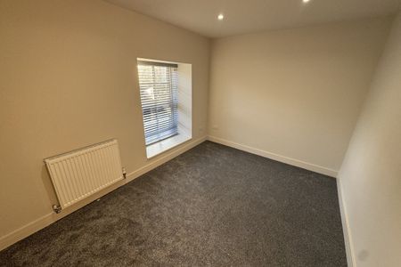 High Street - Photo 4