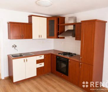 Pronájem udržovaného bytu 2+1 v bezprostřední blízkosti centra měst... - Photo 3