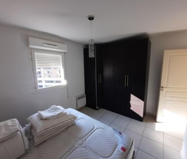 Appartement 2 pièces 46m2 MARSEILLE 8EME 940 euros - Photo 1