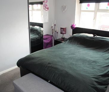 3 bedroom semi-detached house to rent - Photo 4