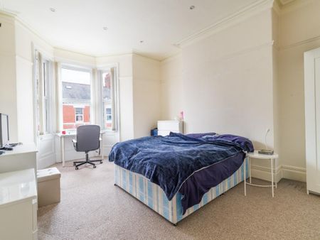 3 bedroom flat to rent - Photo 4