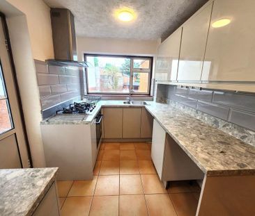 3 bedroom detached house to rent - Photo 3