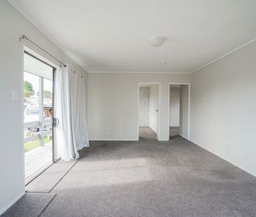 Charming 2-Bedroom in Prime Pukekohe Location - Photo 5