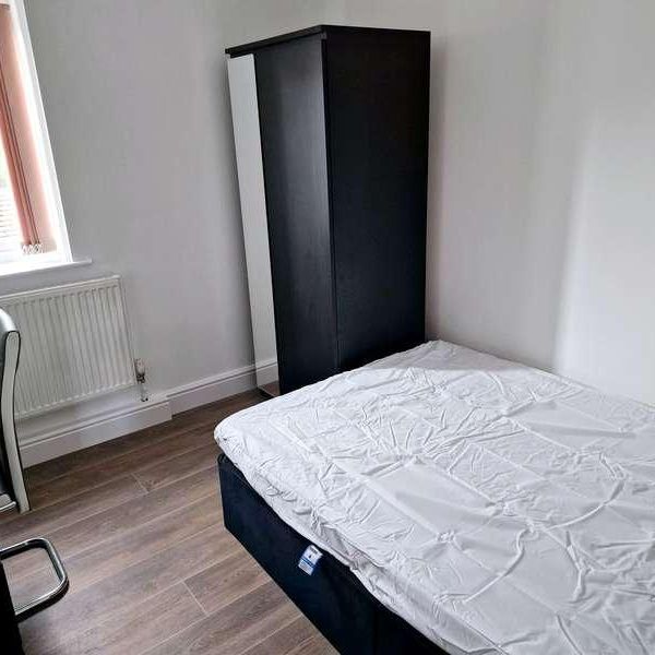 Bedroom -, Bawas Place - Alfreton Road, NG7 - Photo 1