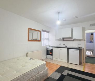 Studio to rent - Photo 6