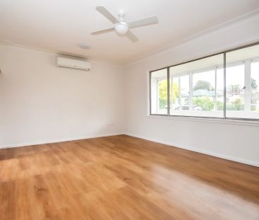 Charming Perry Oval Home - Photo 3