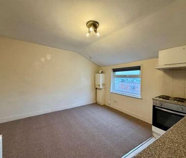 Blenheim Street, Scarborough, YO12 - Photo 3