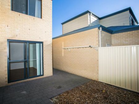 3x2 Street Facing Townhouse! - Photo 4