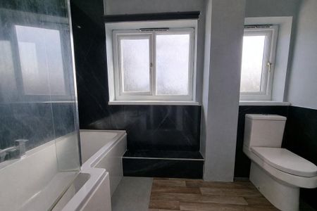 3 bedroom end of terrace house to rent - Photo 5