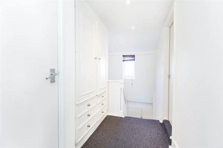 3 bedroom flat in St John's Wood - Photo 4