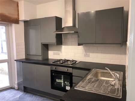 2 bedroom apartment to rent Clarendon Road, Southsea, PO4 - Photo 4