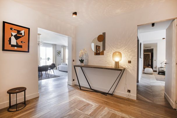 Appartement à louer avenue Montaigne, Paris 8ème - Photo 1