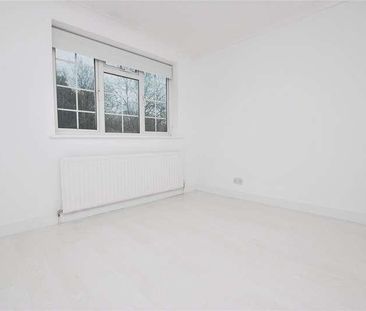 Regalfield Close, Guildford, Surrey, GU2 - Photo 2