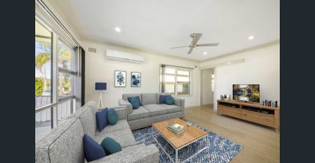 LARGE FAMILY HOME WITH TWO LIVING AREAS & ENTERTAINING BACK DECK! - Photo 4