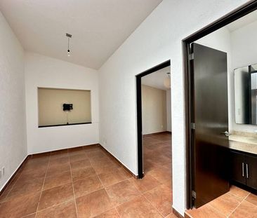 Casa en renta en Milenio III 4 recamaras jardín cerca colegios B Qu... - Photo 1