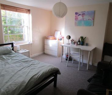 6 bedroom terraced house to rent - Photo 1